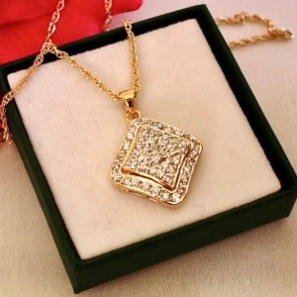 Paved Setting Cubic Zirconia Pendant with chain 18k Gold Filled jewelry necklace - Picture 4 of 4